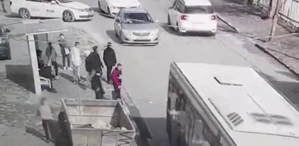 ירושלים: כך נעצר קטין שיידה אבנים על אוטובוס | תיעוד