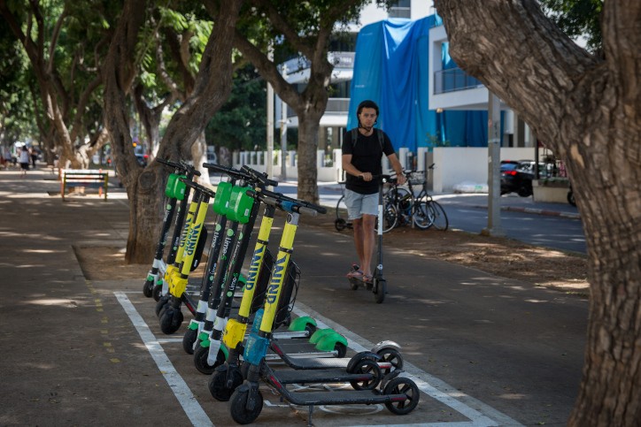 קורקינטים בצל אביב. אילוסטרציה. צילום: מרים אלסטר פלאש 90