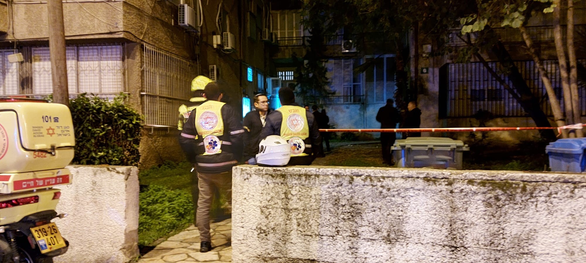 טרגדיה בפתח תקווה: גבר כבן 40 נספה בשריפה שפרצה בבניין מגורים