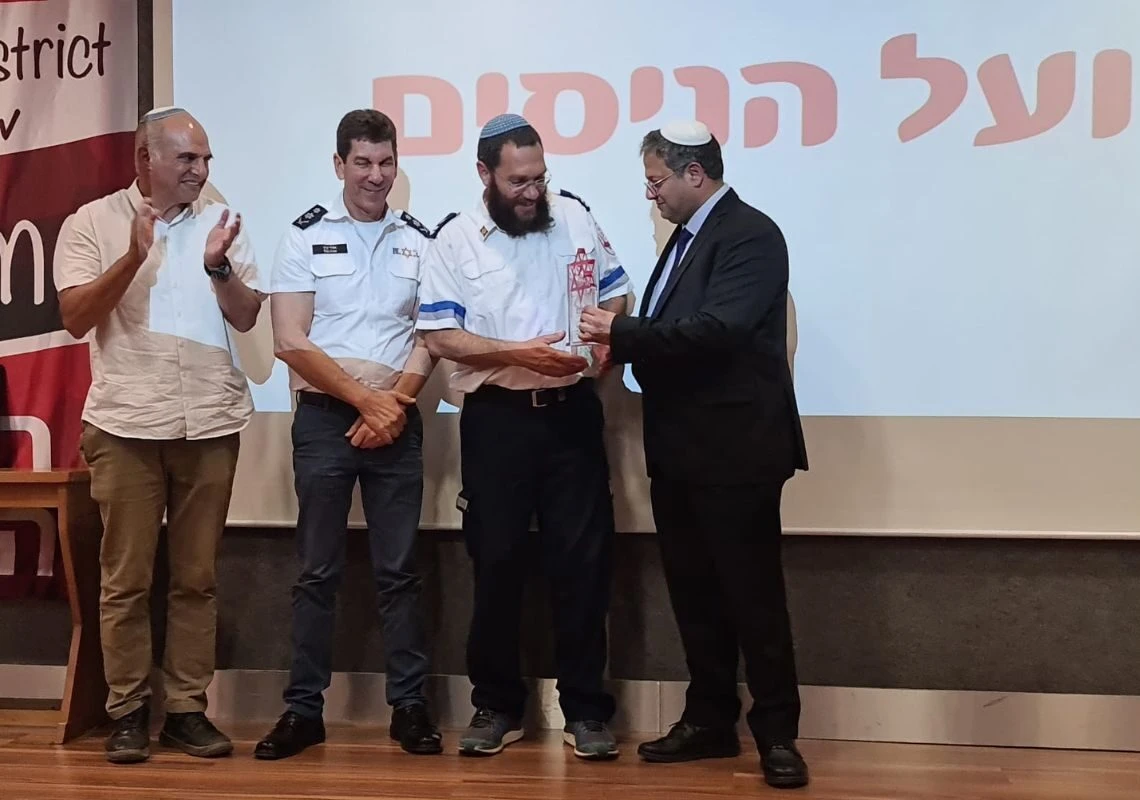 חובשי מד"א שפעלו בפיגוע בו נרצח רונן חנניה הי"ד קיבלו אות ציון לשבח