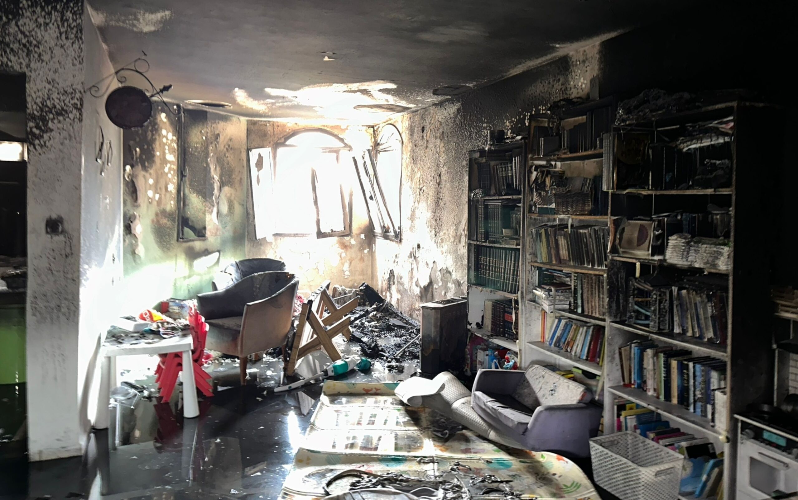 ירושלים: 8 פצועים במצב קל עקב שריפה בבניין מגורים ברובע היהודי