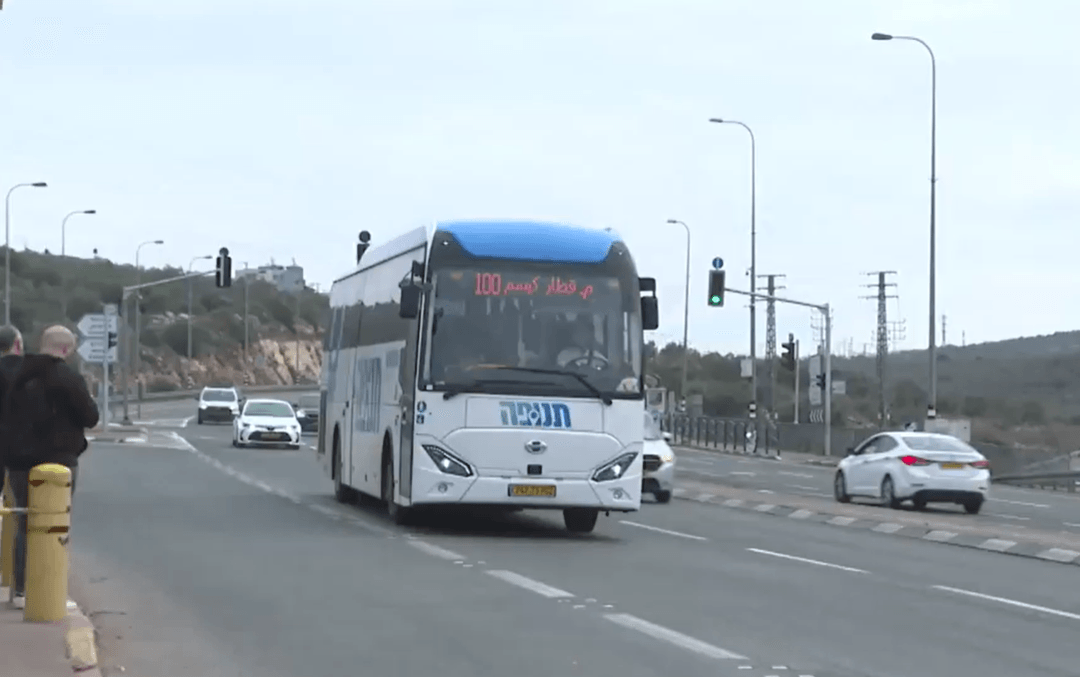 צפיפות, אלימות והטרדות: השגרה הבלתי נסבלת של משתמשי התחב"צ ביו"ש