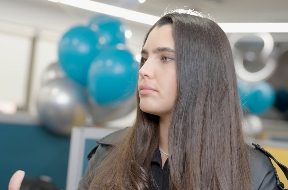 מור ממן יחד עם עדן ועודד מנשה. קרדיט: הידברות