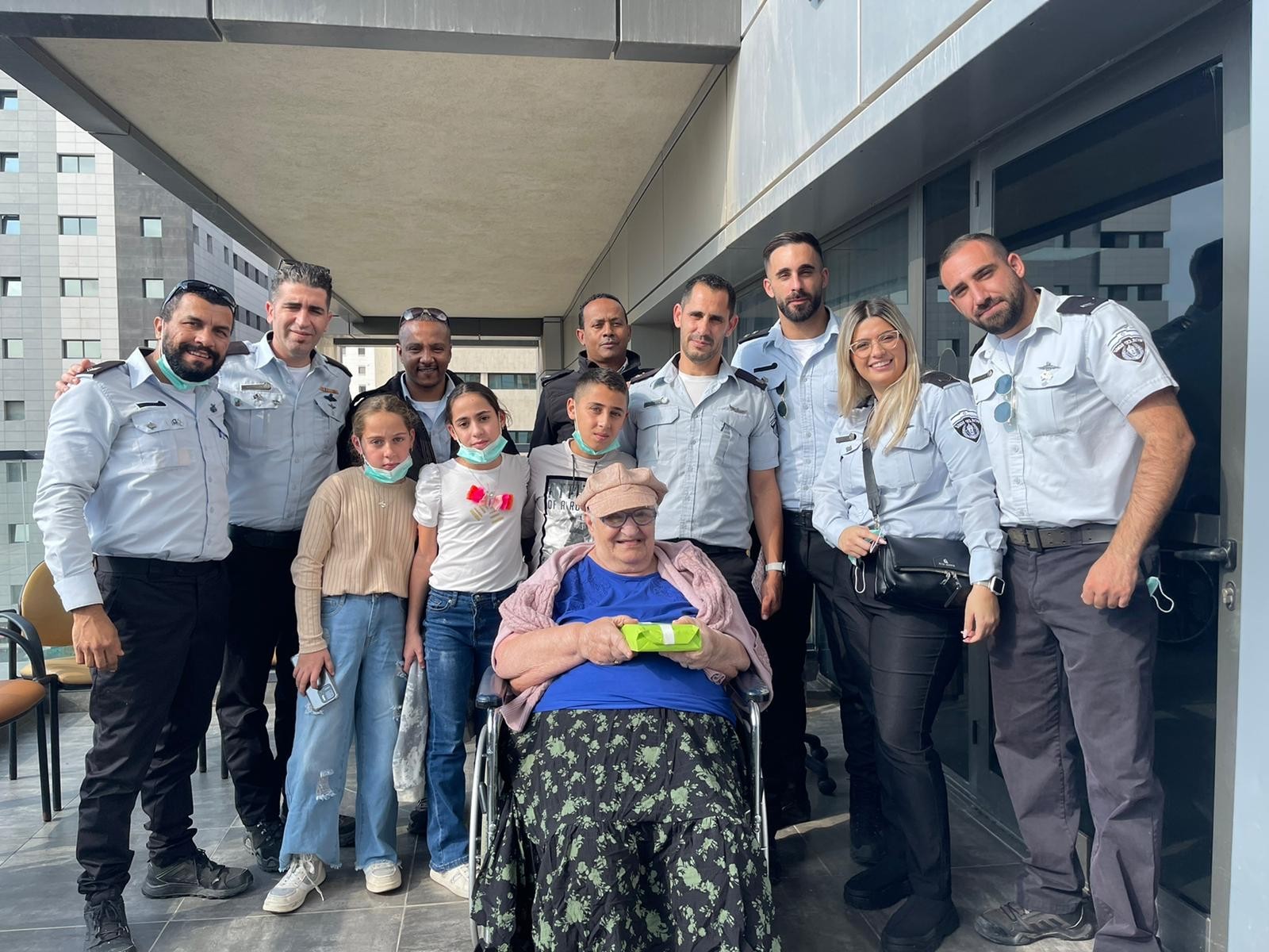 "עכשיו זה הזמן" - פרויקט מיוחד מחבר בין ניצולי שואה למתנדבים
