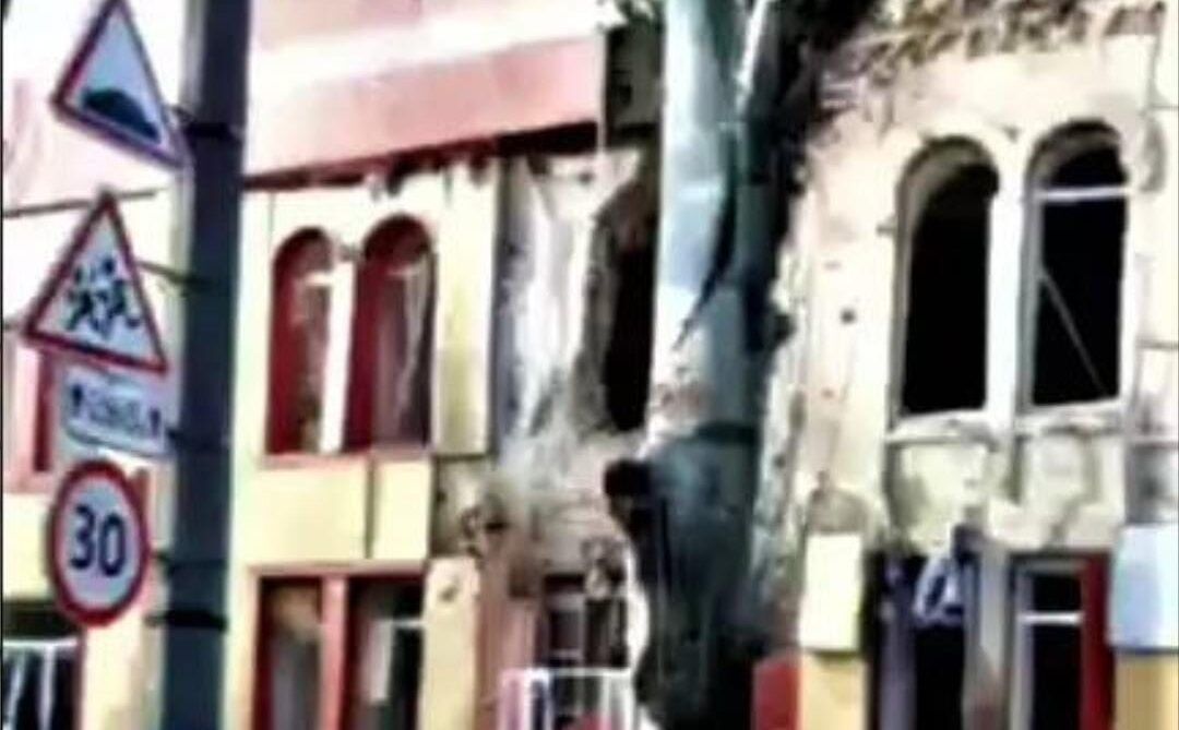 המלחמה באוקראינה: מבנה בית הכנסת ההיסטורי ניזוק מהפצצה רוסית