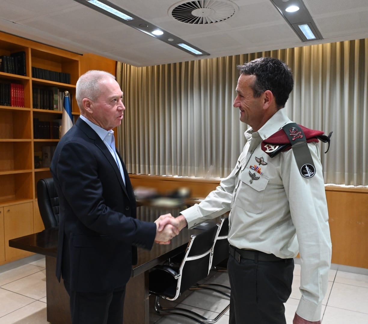 "דנו באתגרים הביטחוניים": הרמטכ"ל החדש נועד עם שר הביטחון