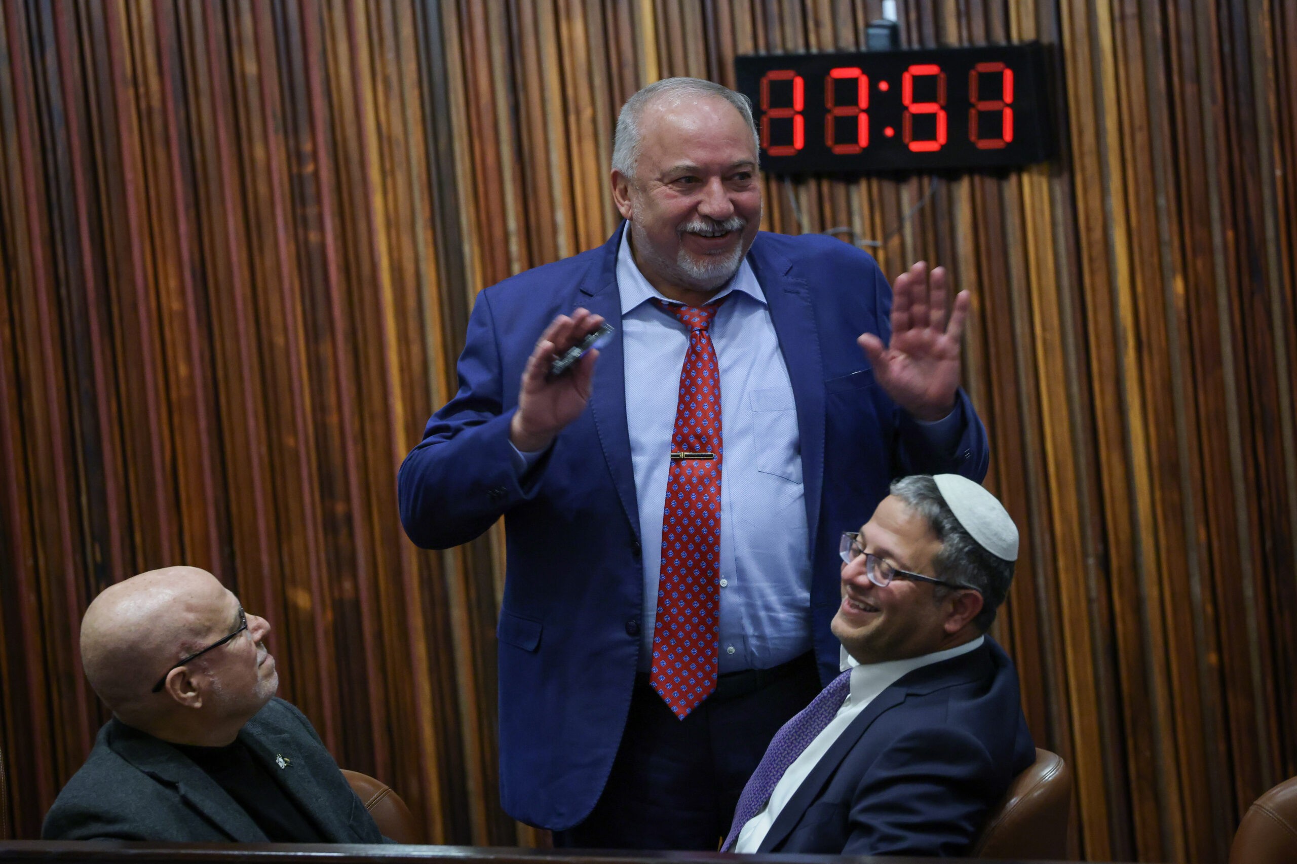 הממשלה צפויה לאשר את הצעת 'החשמל הכשר'; ליברמן: "מהלך כוחני"