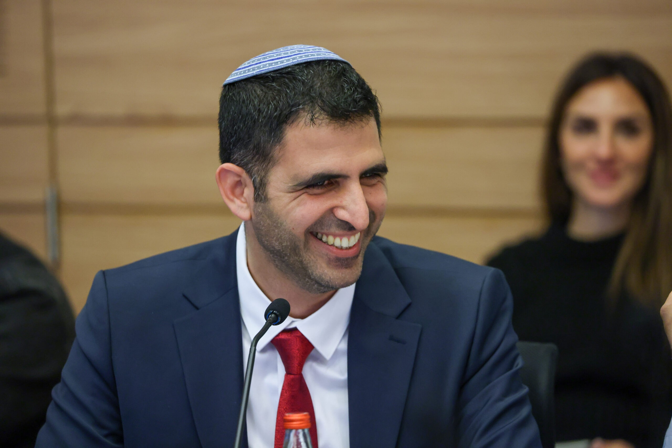 השר קרעי מברך בערבית על אדמת סעודיה | תיעוד