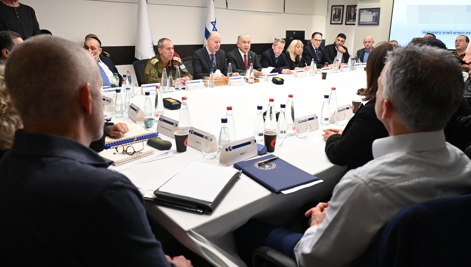 השרים שמתנגדים לעסקה - ואלה שתומכים: הציטוטים מישיבת הקבינט