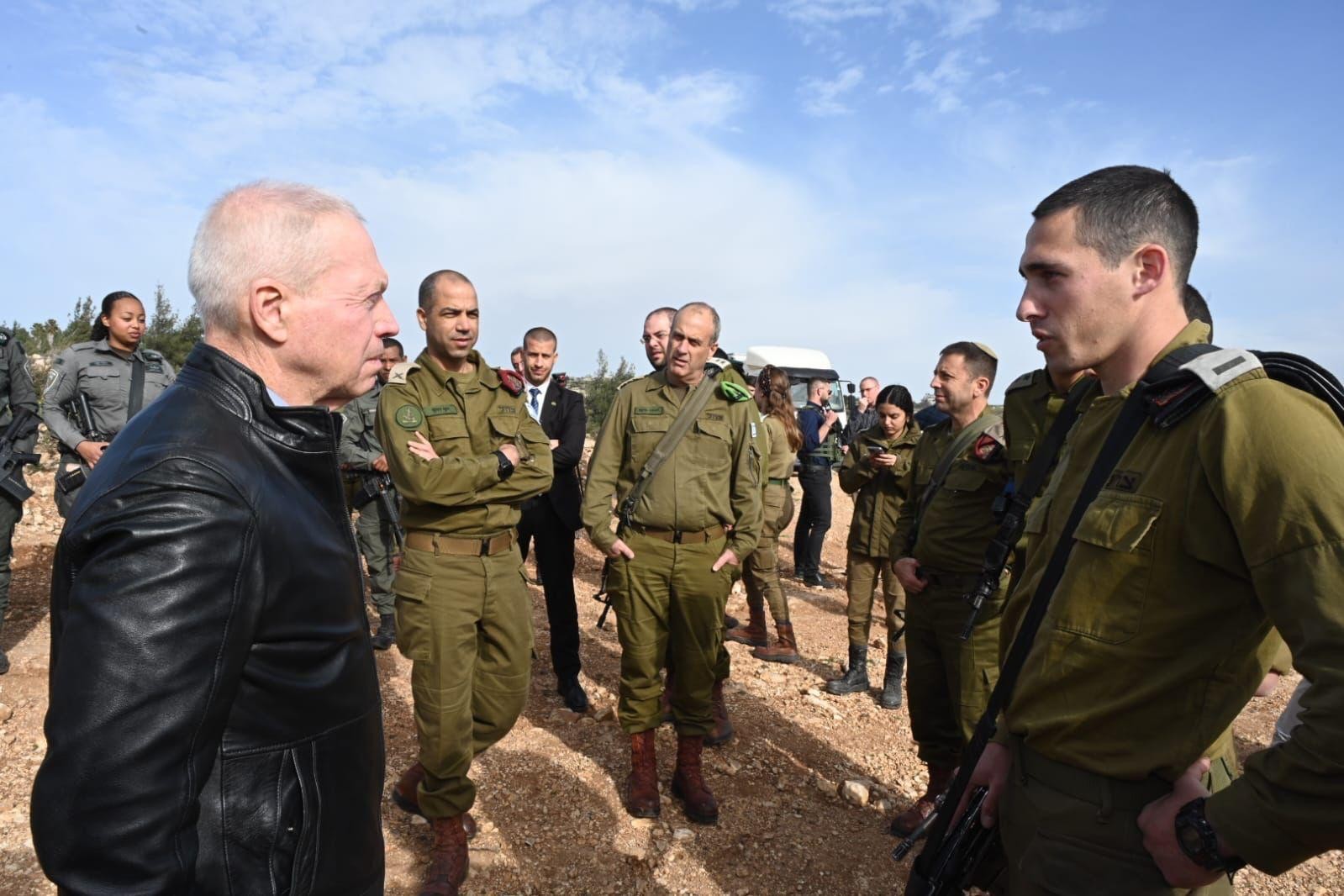 שר הביטחון גלנט באוגדת איו"ש | צילום: אריאל חרמוני, משרד הביטחון