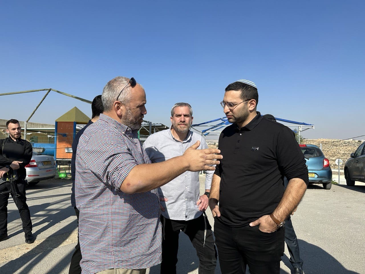 "לא יקרה שבמשמרת שלנו אין תשתיות": השר וסרלאוף סייר בהתיישבות הצעירה