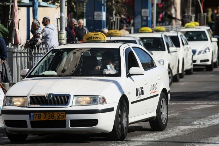 ערבי שתקף נהג מונית חרדי בכביש 1 ואיים עליו נעצר | צפו