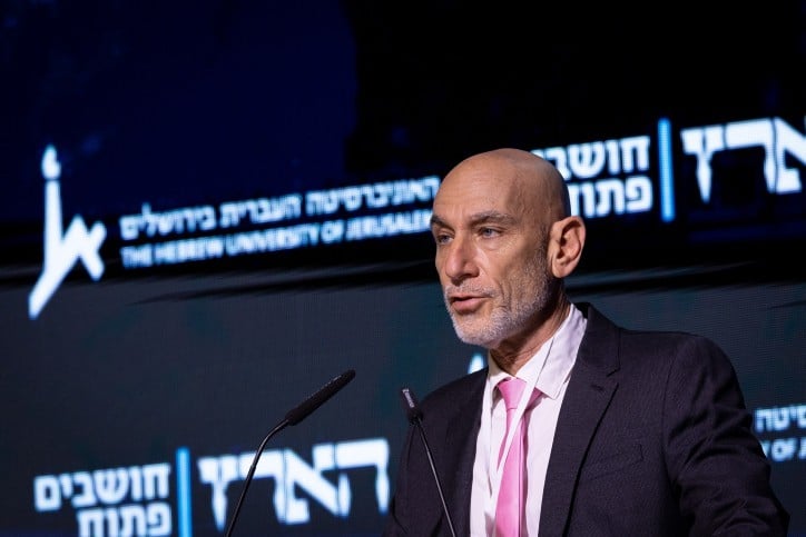 בניסיון למזער נזקים: מאמר המערכת ב'הארץ' מתנער מדברי שוקן
