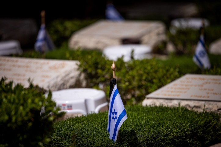רה"מ למשפחות הנופלים: "בשמם נמשיך לדבוק במשימת הניצחון"