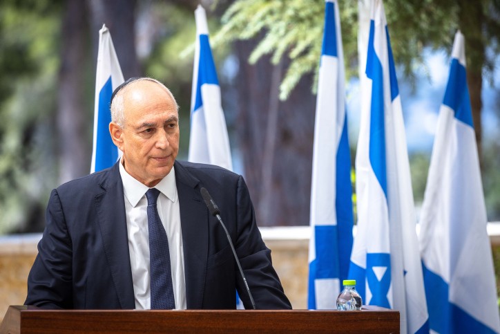 פרסום ראשון: בנו של רה"מ לשעבר מניע את מחאת הכלכלנים "משאיפה פוליטית"