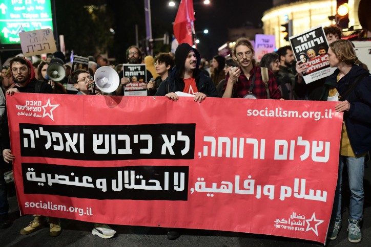 "יותר מפחיד מקטאר": הקומיקאי הגיע למחאת השמאל - ויצא מבוהל