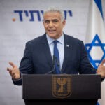 תחקיר בארה"ב: לפיד תמך בפרויקט התשתיות במעורבות קטאר בעזה