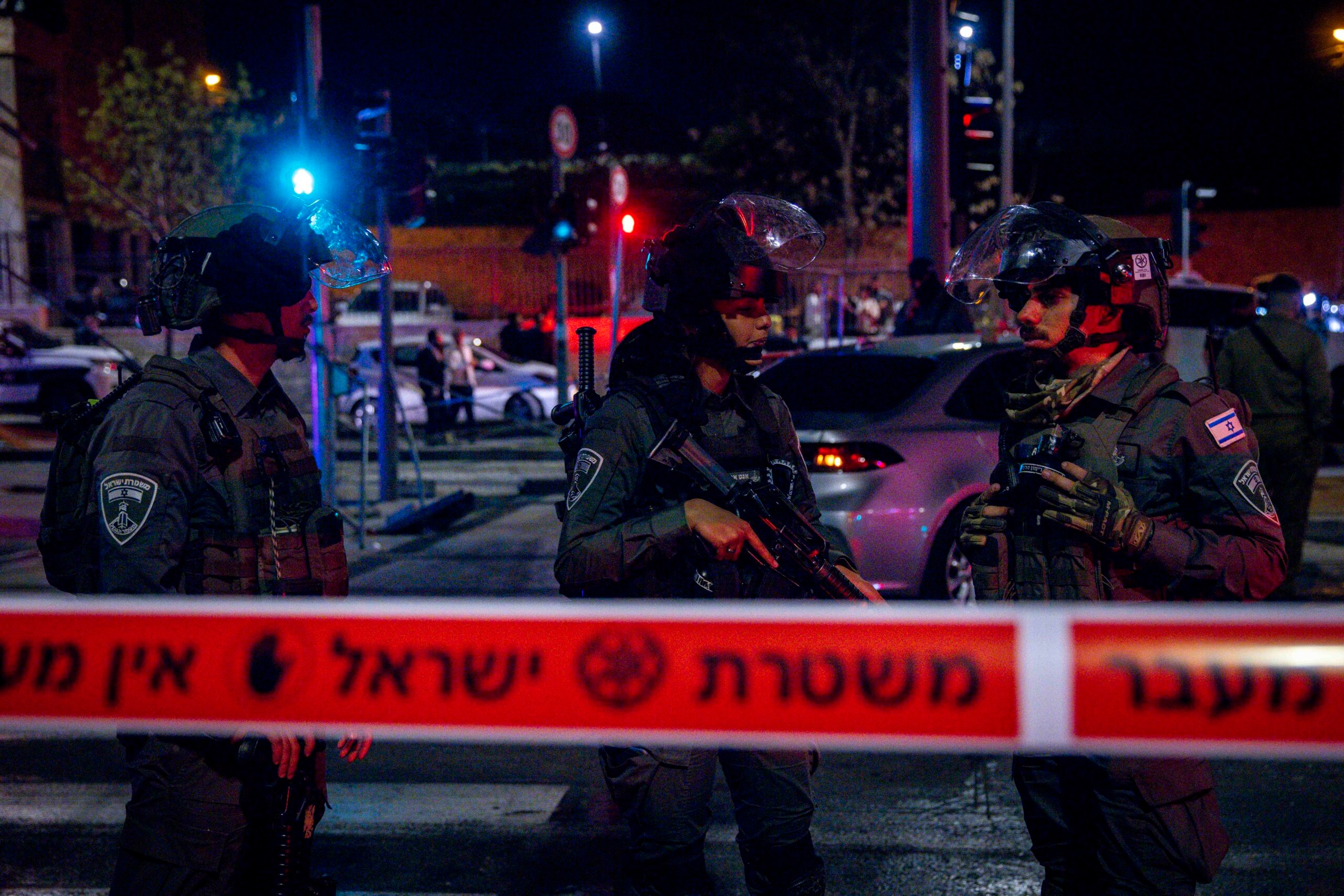 כוחותינו בזירת הפיגוע בשכונת נווה יעקב שבירושלים. צילום: אוליביה פיטוסי, פלאש90