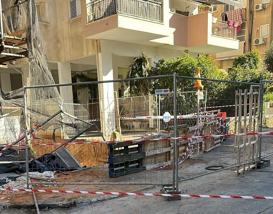בעקבות קריסת אדמה באתר בנייה בהוד השרון: הוחלט על פינוי של שני בניינים
