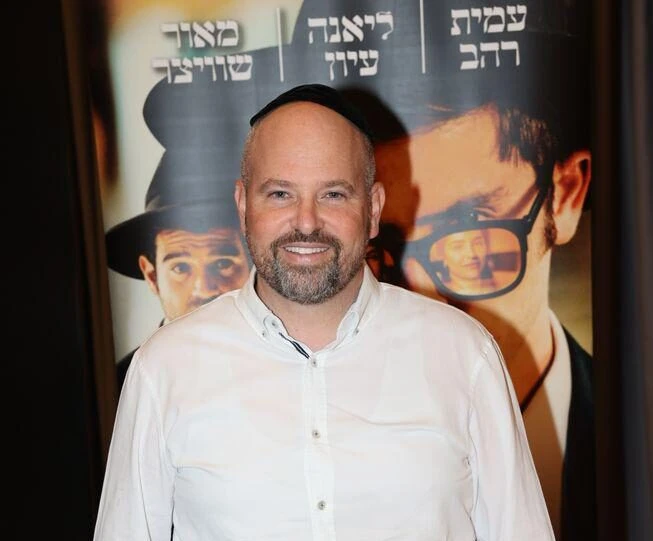 המפיק החרדי חושף מה דעתו על שידוכים במגזר ועונה למבקרי הסרט 'בחורים טובים'
