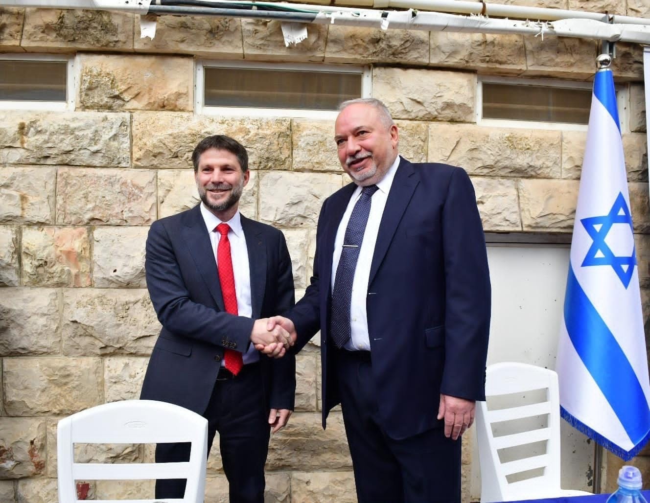 ליברמן לועג לסמוטריץ': "קודם תחזירו ריבונות בצפון ובעוטף"