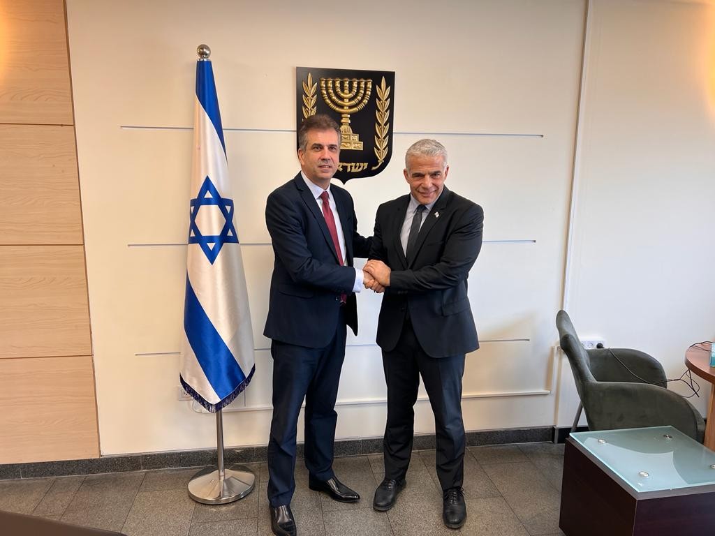 "דנו ביחסים המדיניים": שר החוץ כהן נפגש עם קודמו לחפיפה