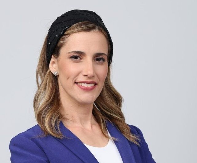 "שנים ללא שינה רצופה": טל מאיר מפרגנת לבעלה שסיים קורס פו"ם