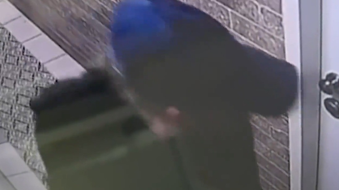 היה צמא? אדם פרץ למשרד עורכי דין - וזה מה שהחליט לגנוב | צפו