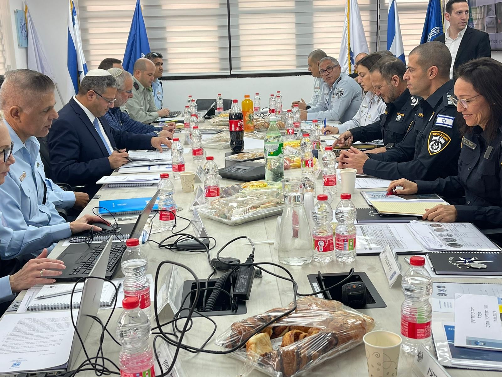 ישיבת הערכת מצב שבועית בראשות ח"כ בן גביר בבאר שבע. צילום: דוברות המשטרה