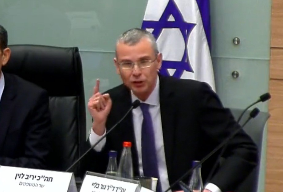 בכל אשמה הרפורמה - המשורר עקיבא נוף בטור מושחז