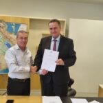 מסדירים את החובות והזכויות: שר האנרגיה כ"ץ חתם על רישיון לחברת החשמל