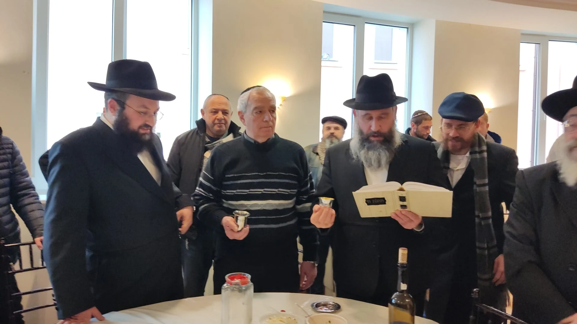 למרות המלחמה: מאות מתפללים הגיעו לציון מייסד חסידות חב"ד