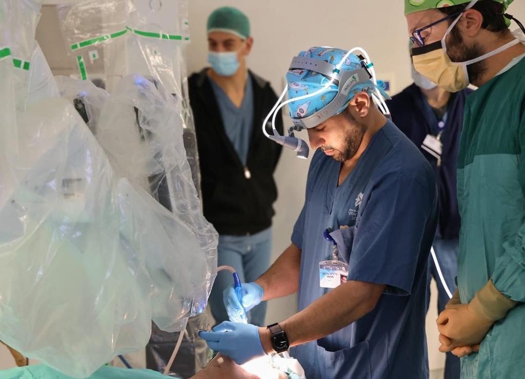 הניתוח של איגור בביה"ח איכילוב | צילום: ג׳ני ירושלמי, דוברות איכילוב
