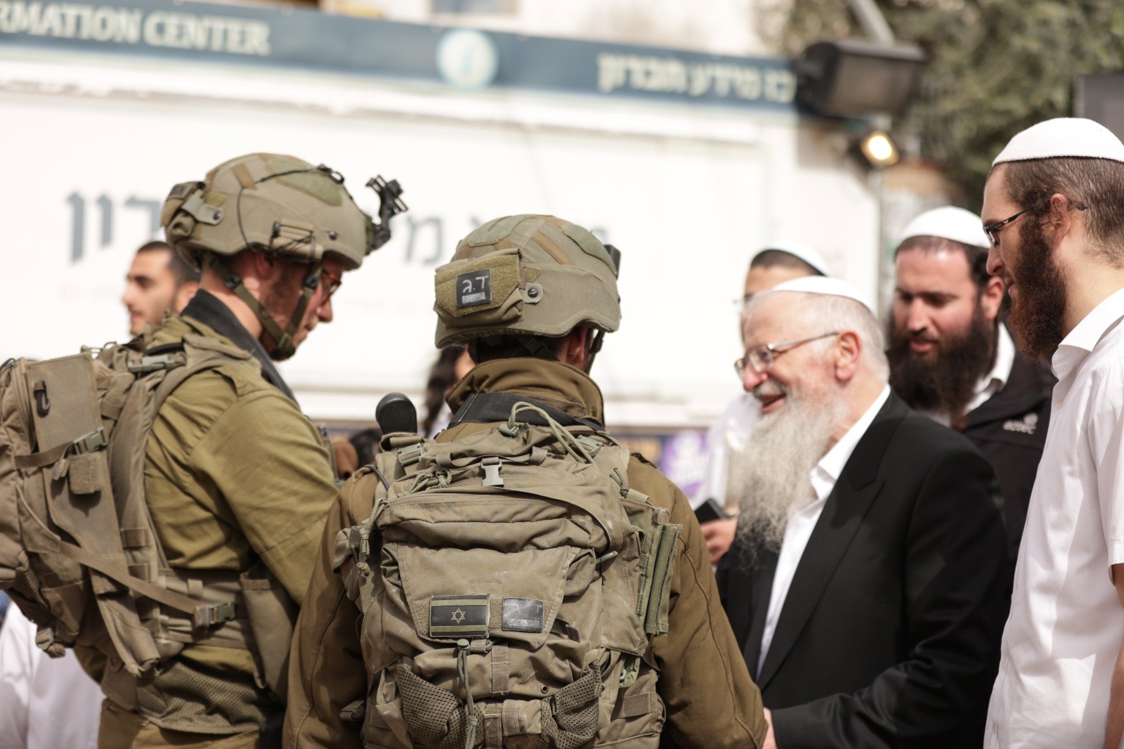 הרב אליהו עם הלוחמים מ'נצח יהודה': מה עושים כשצה"ל טועה?