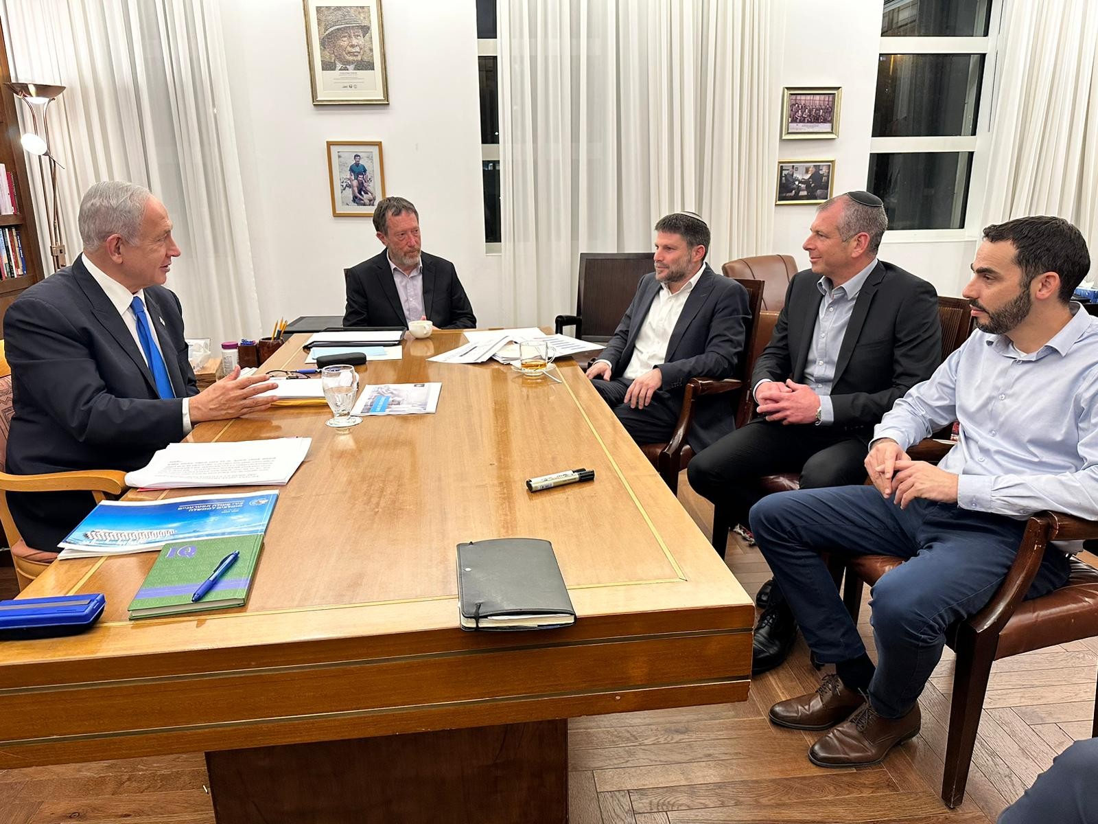רה״מ נתניהו ושר האוצר סמוטריץ׳ סיכמו על עקרונות תקציב המדינה לשנתיים הבאות