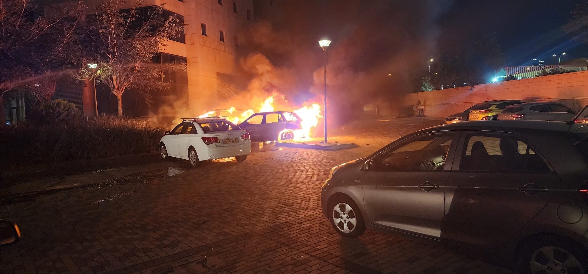 נתניה: רכב התפוצץ בחניון בניין - לא דווח על נפגעים
