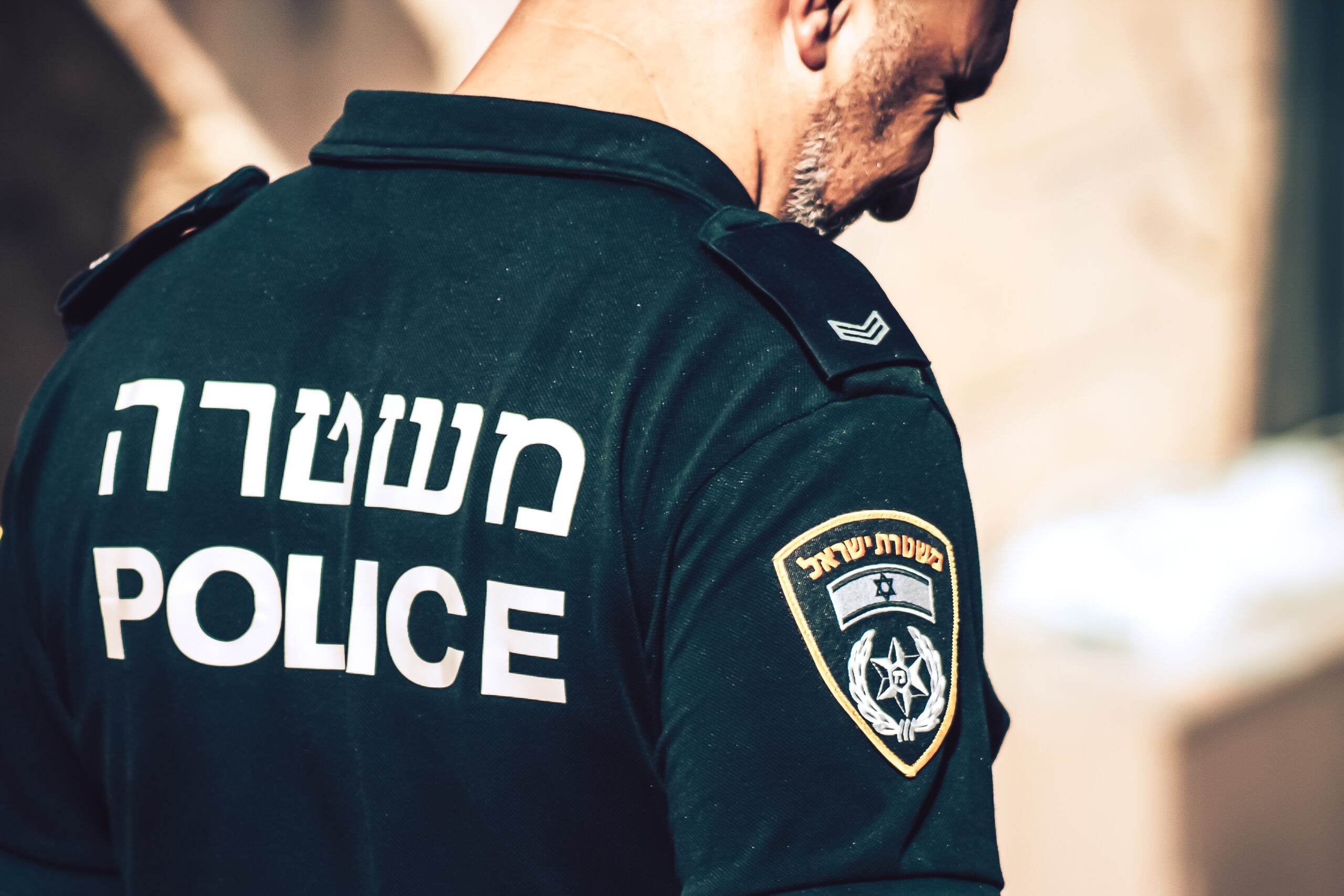 סוכן סמוי 1 נגד 30 עבריינים: כך עצרה המשטרה חשודים בסחר בנשק וסמים