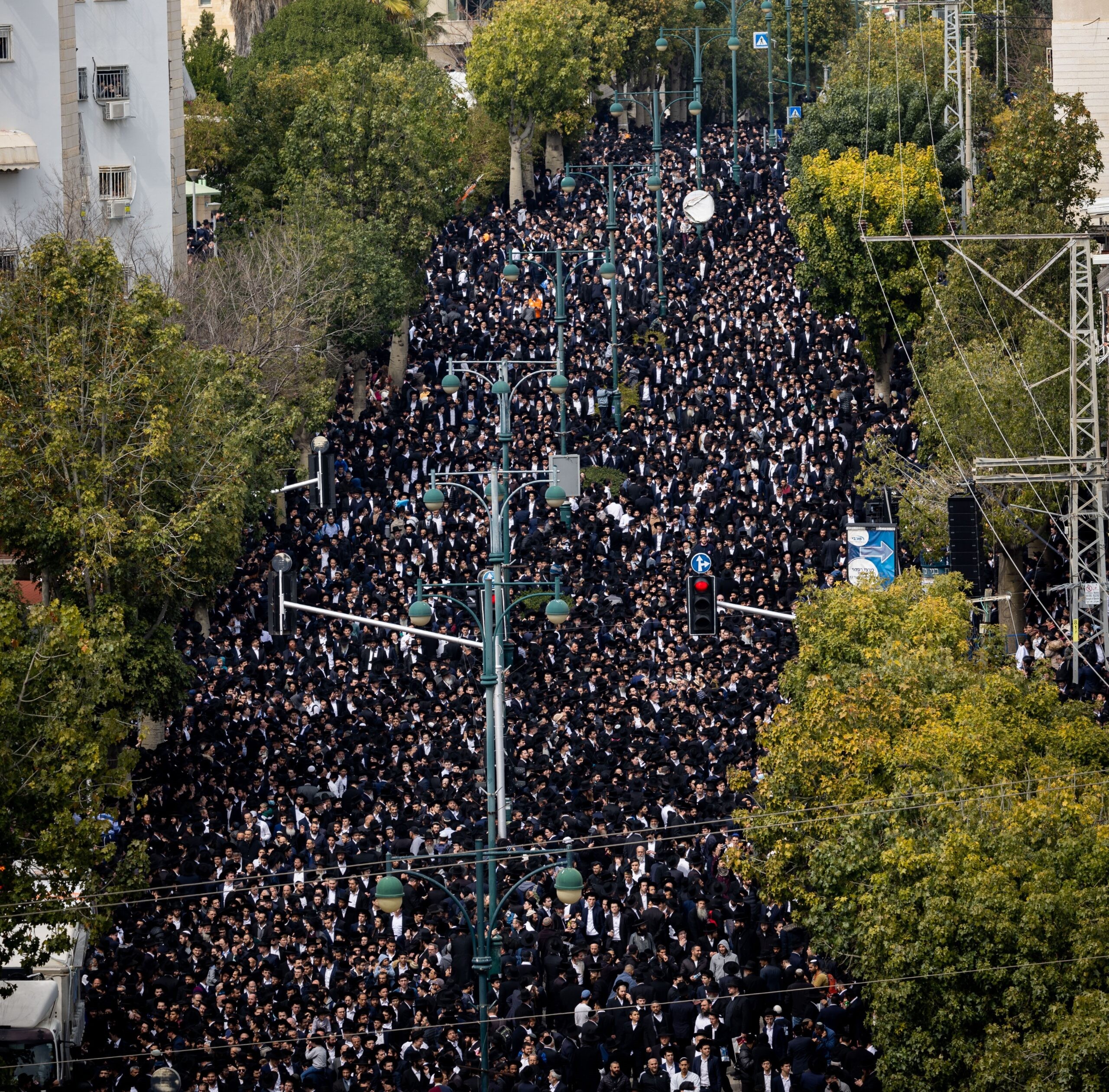 אלפי אנשים וחסימות כבישים: ההיערכות לקראת הלוויית הרב בעדני