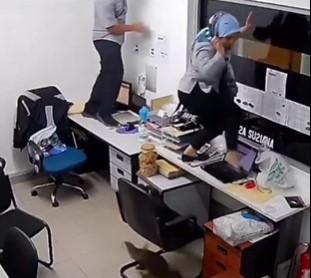 צרחות אימה: לא הייתם רוצים להיקלע לסיטואציה המבעיתה הזו | תיעוד