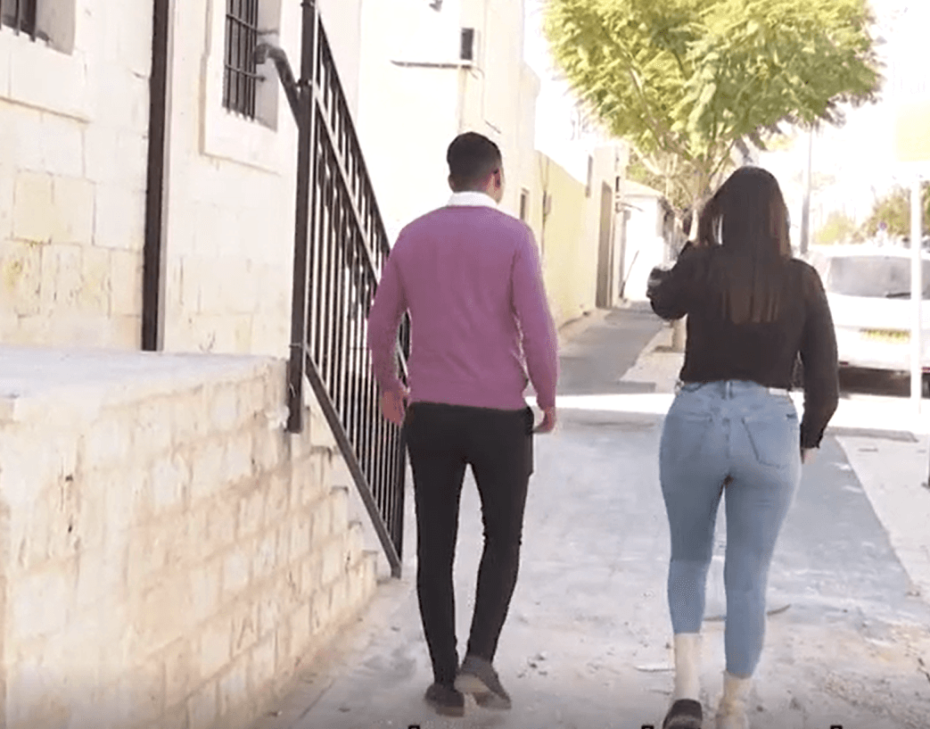 צעירה מהדרום אוימה באונס ורצח, והחשוד? מסתובב חופשי | הסיפור המלא