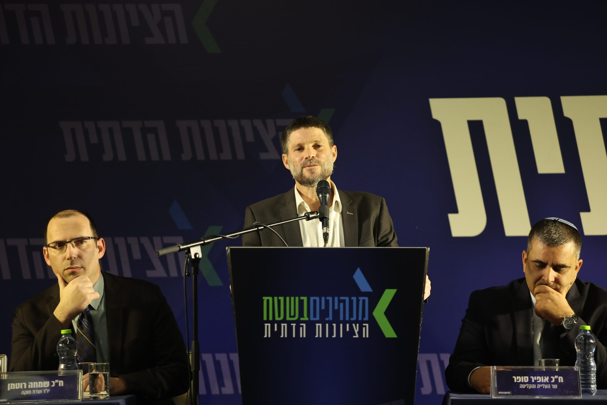 סמוטריץ' בנאומו: "לפיד הכריז מלחמה נגד ישראל, הוא מחבל בניסיונות ההידברות"