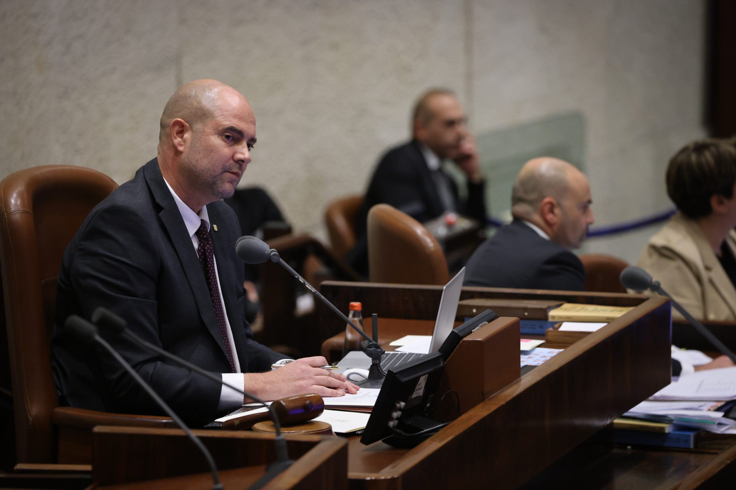 בעקבות פניית האב השכול: כך נפתחה מליאת הכנסת ע"י אמיר אוחנה