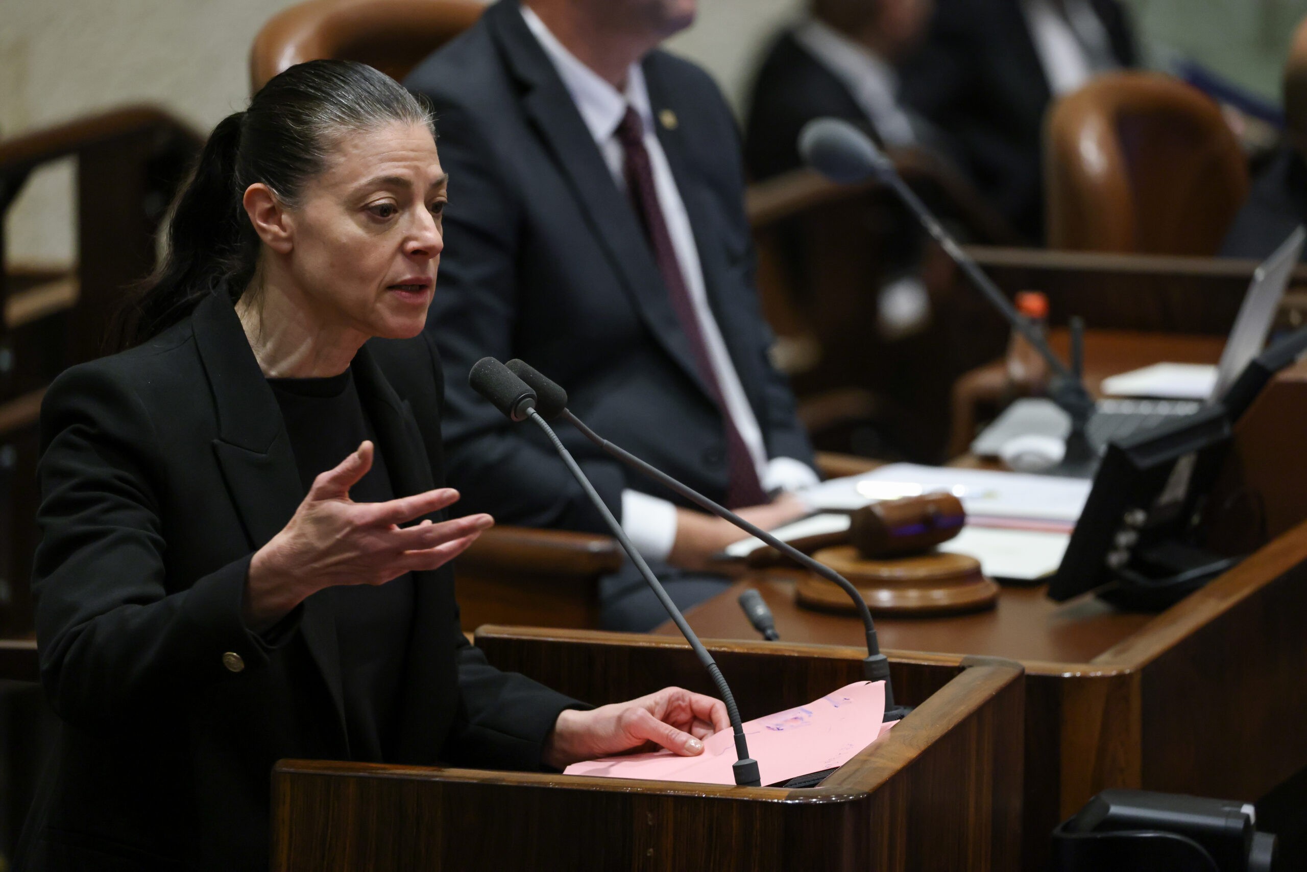 העבודה עולה להתקפה נגד יש עתיד: "התנהלות תמוהה ומטרידה"