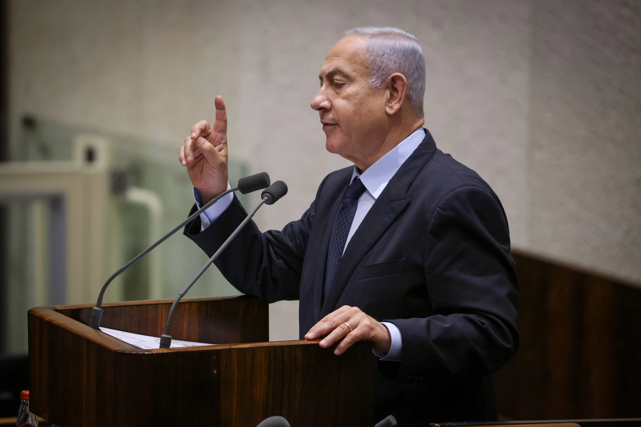נתניהו תקף את האופוזיציה באמצעות "מעשה בחמישה בלונים", לפיד: "משונה במיוחד"