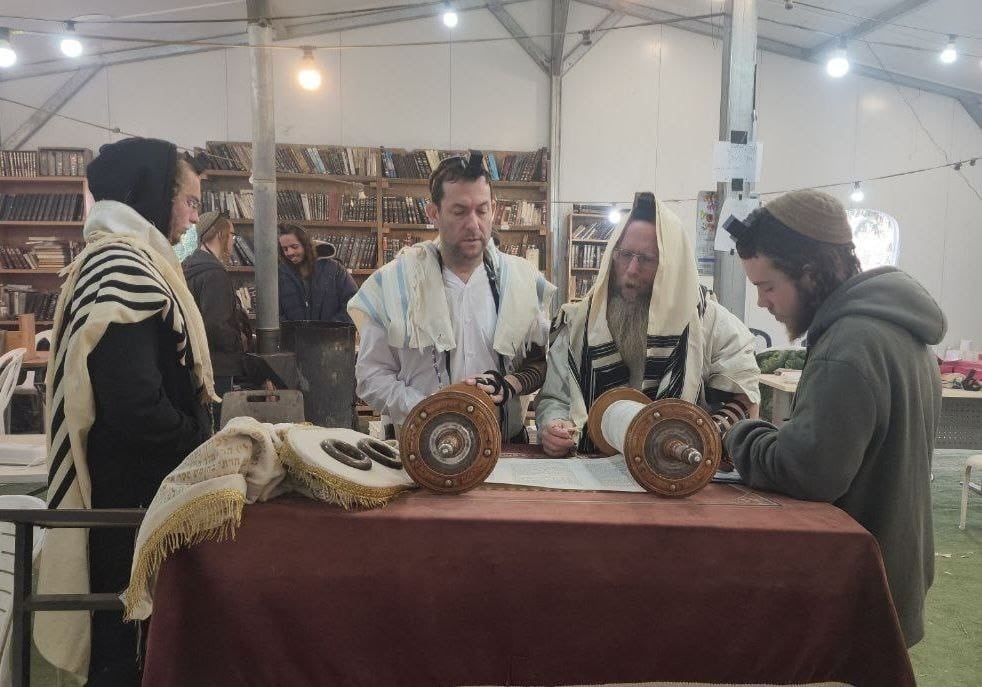 "נגיע גם לגוש קטיף": תפילת שחרית חגיגית בחומש