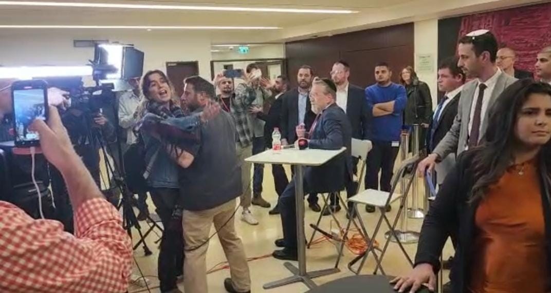 "אתה לא צריך להיות בכנסת": פעילת שמאל תקפה את רה"מ בכנסת | צפו