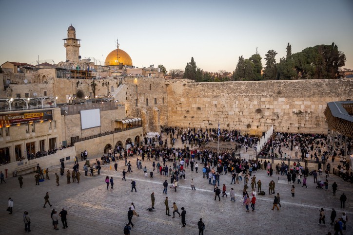 מסלול עוקף מדרגות: כך יראה פרויקט "מעלית הכותל" | צפו