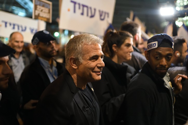 לפיד: "נלחם ברחובות, נציל את המדינה שלנו"