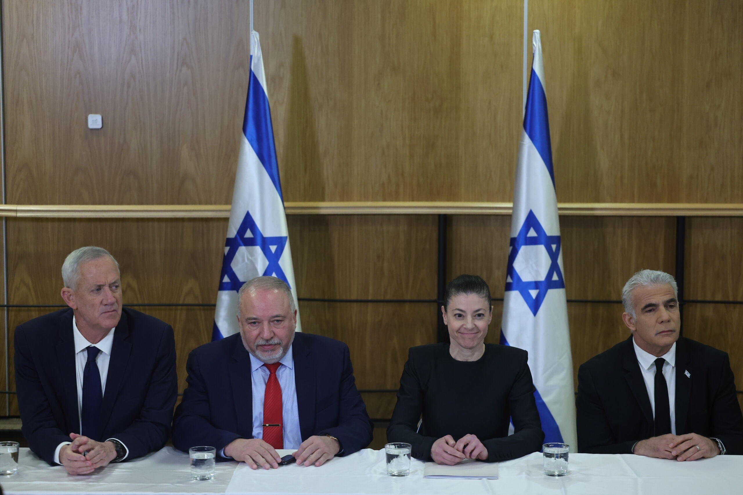 לפיד, גנץ מיכאלי וליברמן בהצהרה המיוחדת. צילום: יונתן זינדל, פלאש90