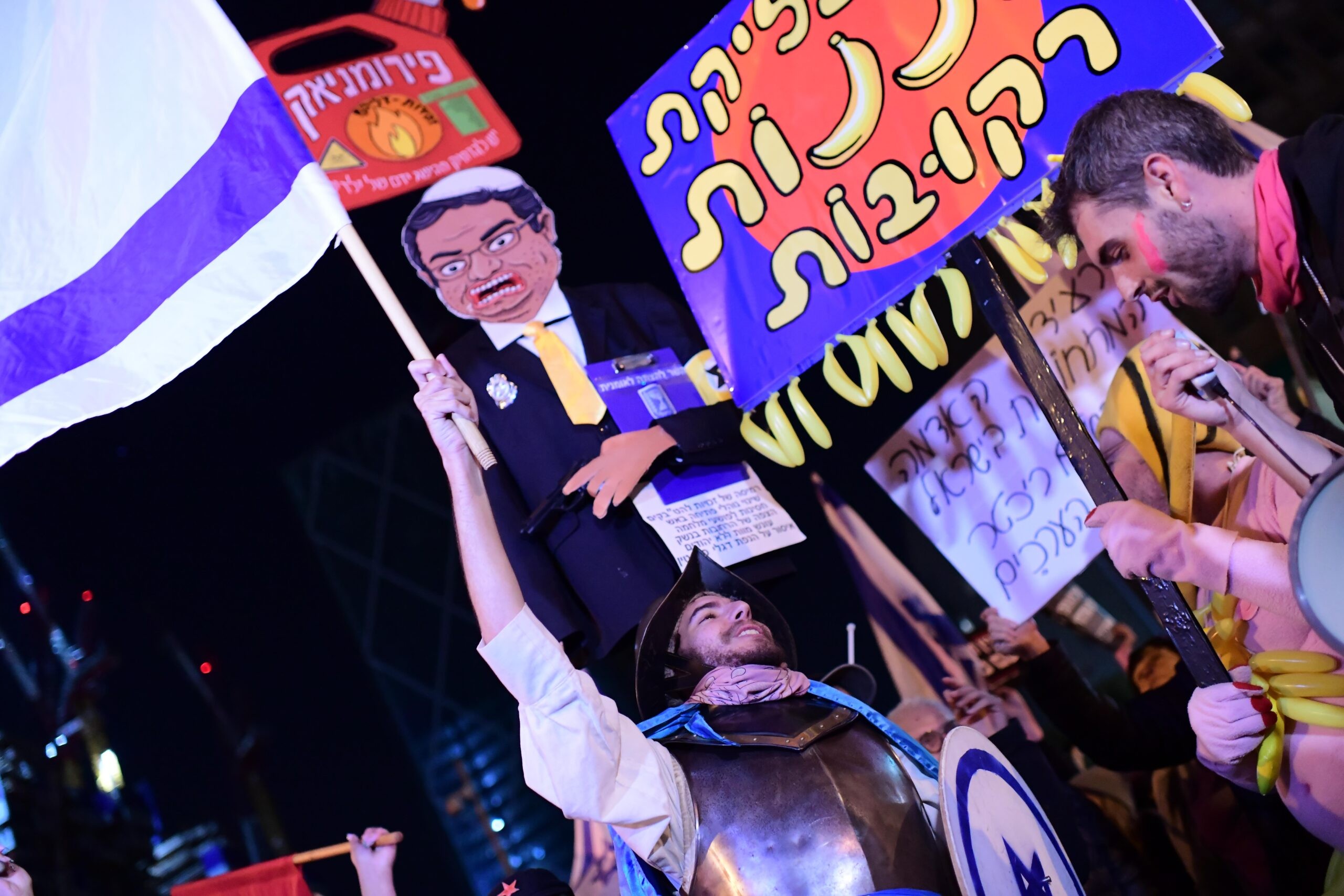 מחאת השמאל: בתום מאמצי פינוי המפגינים - איילון נפתח לתנועה לשני הכיוונים